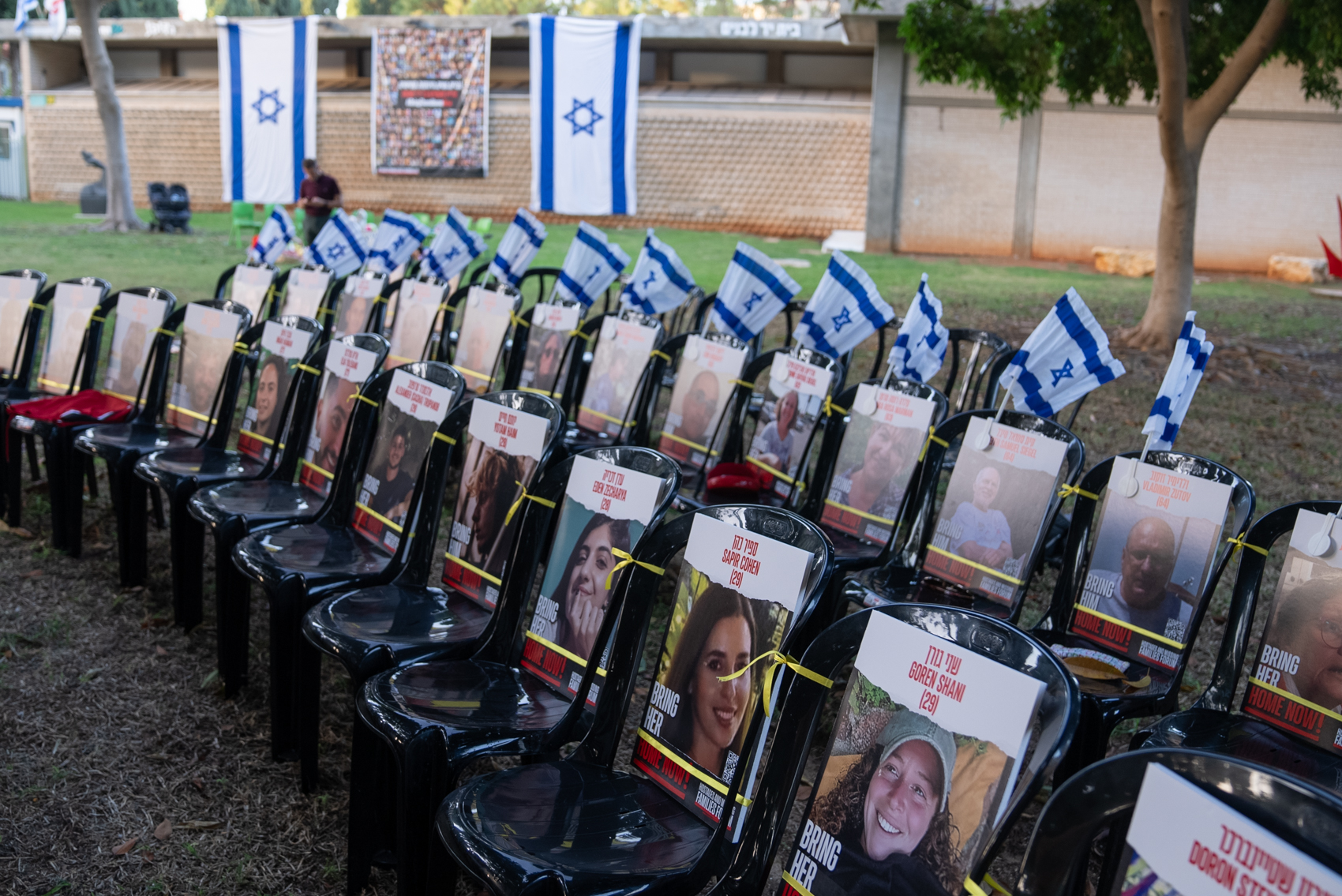 טקס זיכרון והדלקת נרות לזכר הנרצחים לציון חודש לטבח בדרום