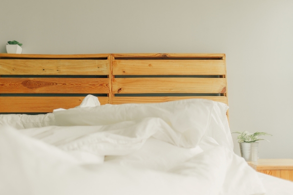 מיטה עם ארגז איחסון - 5 יתרונות חשובים 