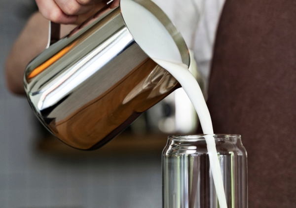 כיצד להקציף את החלב להכנת הקפה המושלם?